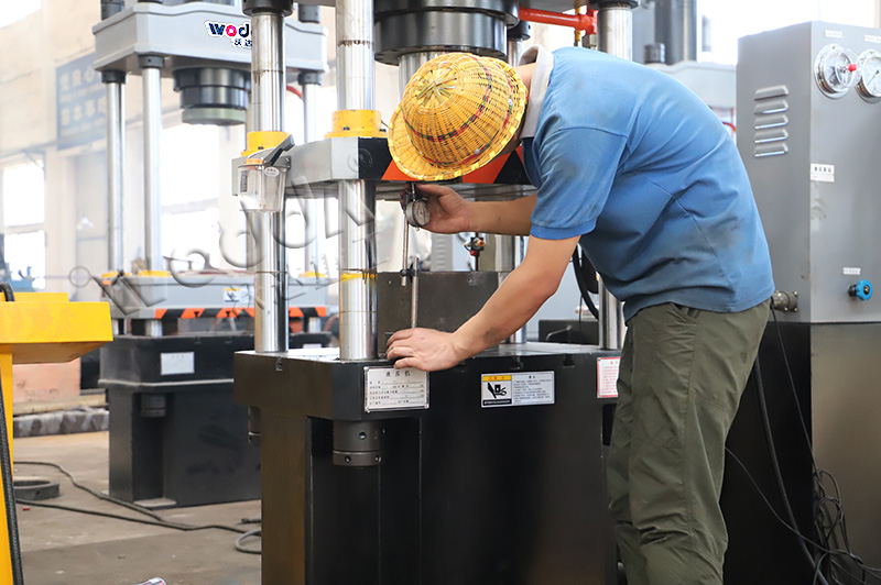 液压机的精度 工作台平行度检测