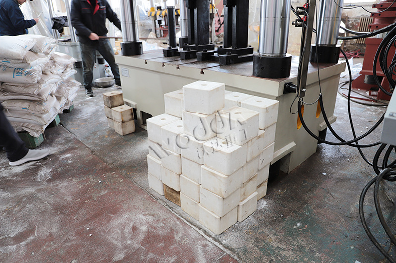 牛羊舔砖液压机 牛羊舔砖液压机