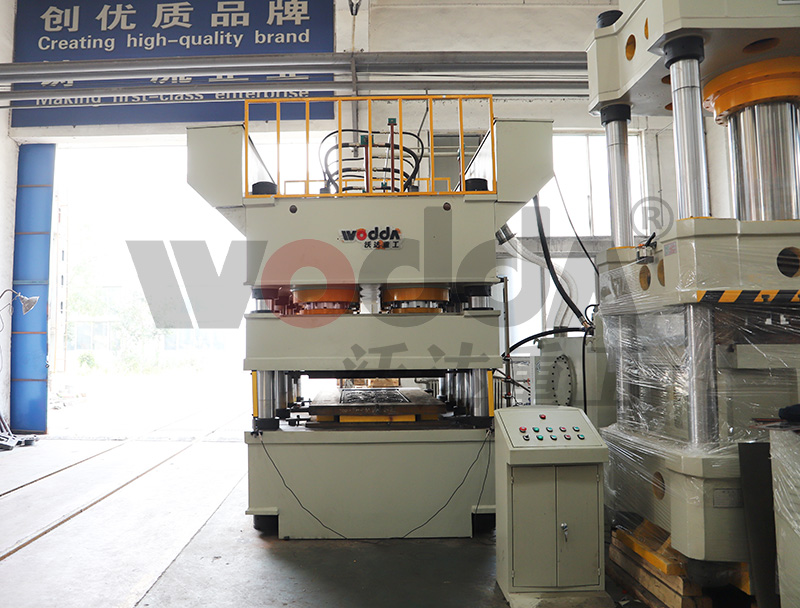 2000吨液压机 2000吨液压机