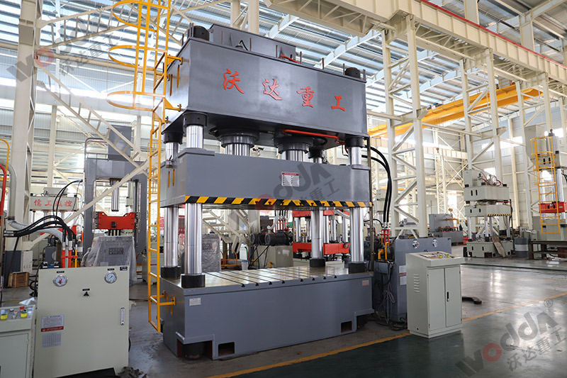 630吨四柱液压机 630吨四柱液压机