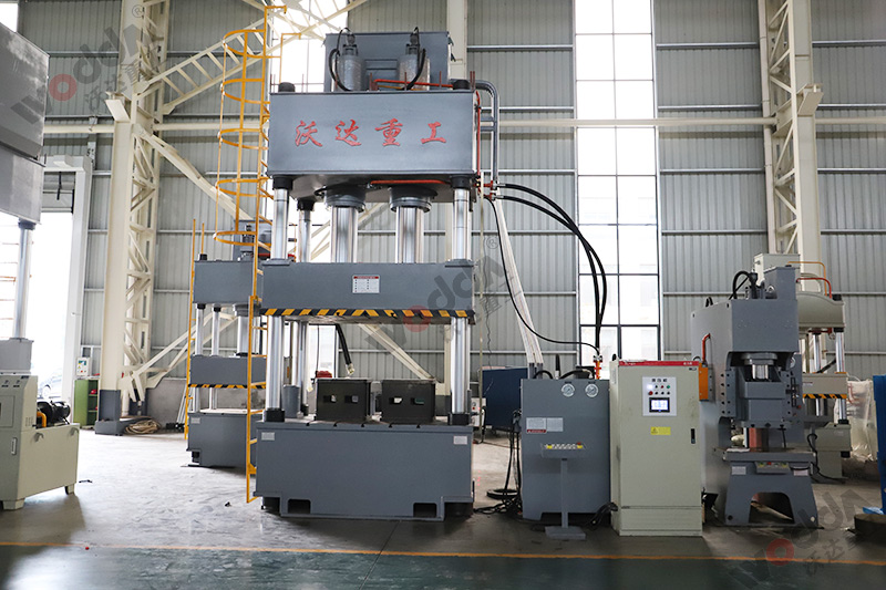 500吨四柱液压机 500吨四柱液压机