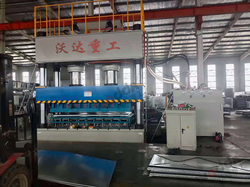 不锈钢水箱板成型液压机厂家,1000吨四柱液压机介绍 不锈钢水箱板成型液压机厂家,1000吨四柱液压机介绍