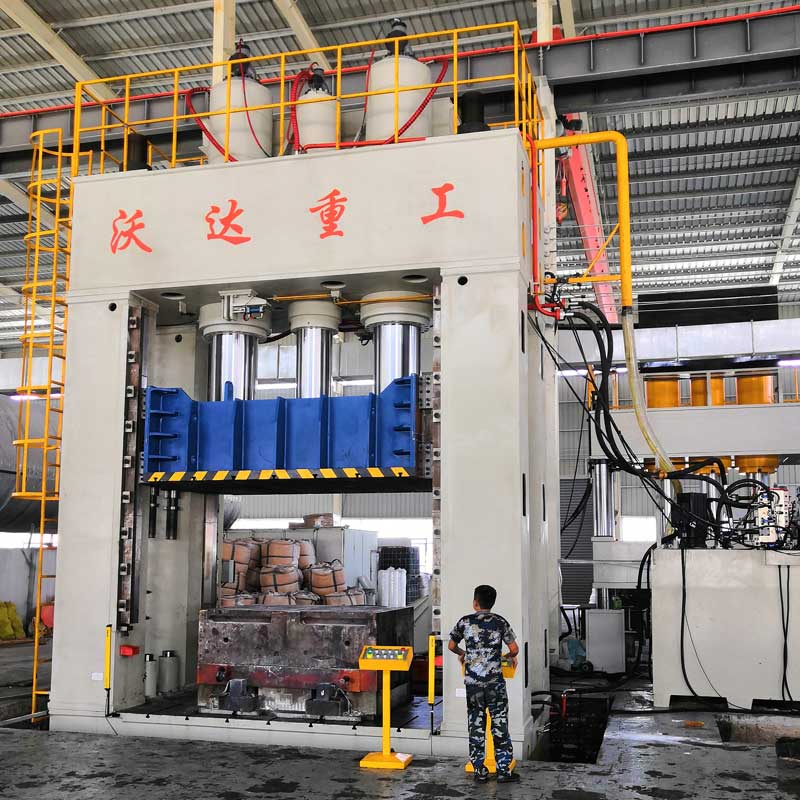 2000吨框架式液压机 2000吨框架式液压机