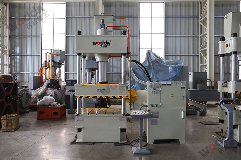 YQ32-100吨三粱四柱液压机操作规程 YQ32-100吨三粱四柱液压机操作规程