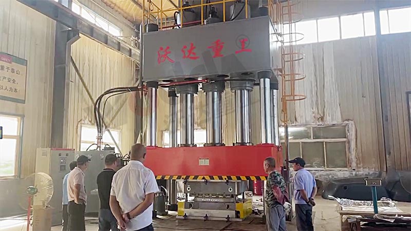 1500吨SMC汽车覆盖件模压成型液压机 1500吨SMC汽车覆盖件模压成型液压机