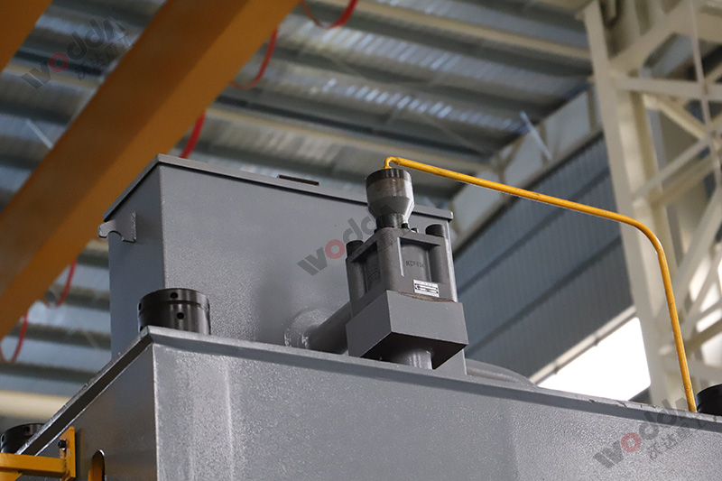 四柱液压机如何选择合适的液压油?有哪些型号? 四柱液压机如何选择合适的液压油?有哪些型号?