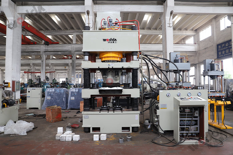 山东牛羊舔砖液压机厂家哪家好? 山东牛羊舔砖液压机厂家哪家好?