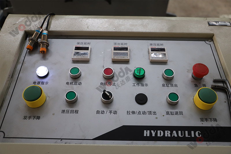 315吨耐火材料液压机控制台 315吨耐火材料液压机控制台