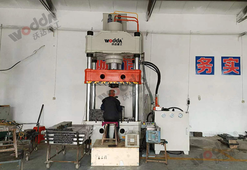 315吨冷挤压四柱液压机 315吨冷挤压四柱液压机