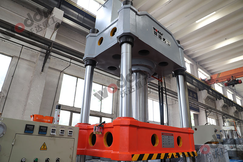 315吨国标液压机 315吨国标液压机