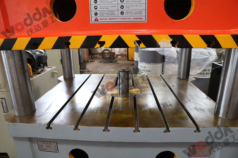 315吨国标液压机 315吨国标液压机