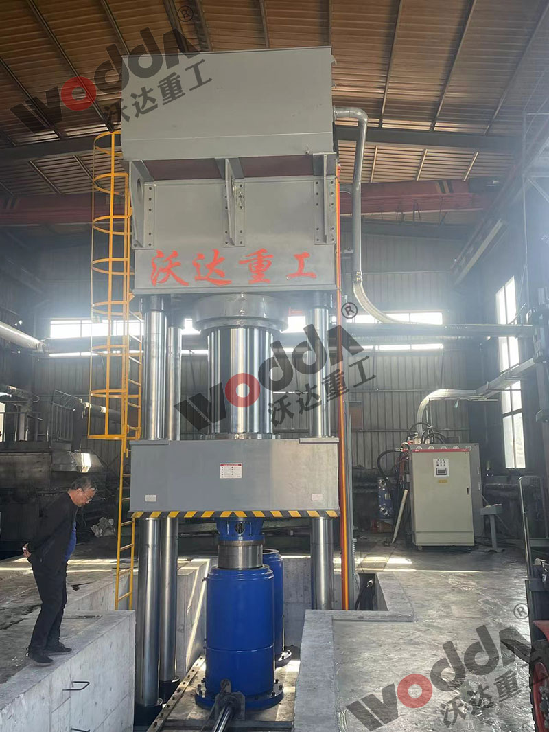 2000吨石墨坩埚液压机 2000吨石墨坩埚液压机