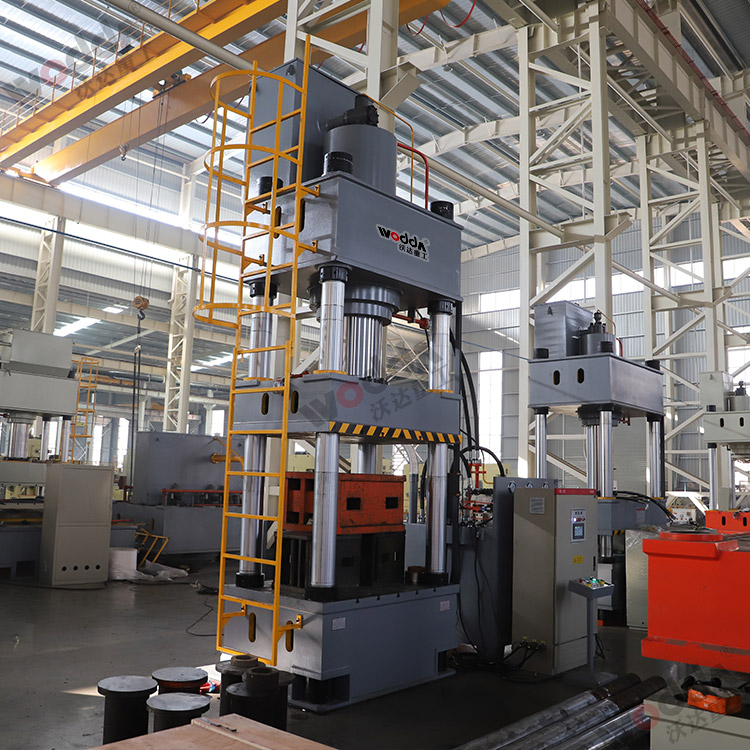 630吨四柱液压机 630吨四柱液压机