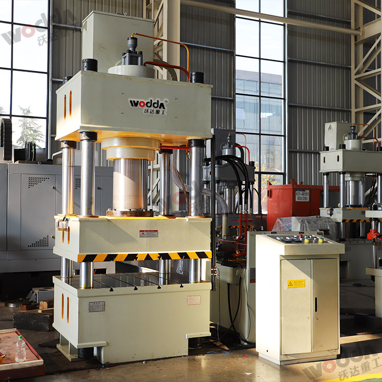 315吨四柱液压机(图1) 315吨四柱液压机(图1)