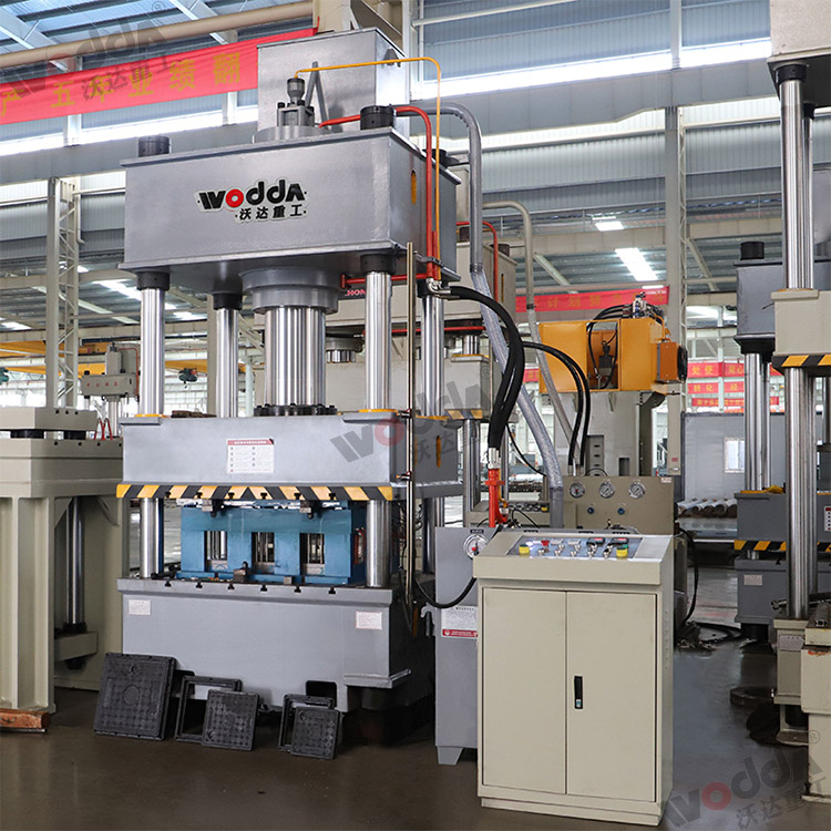 树脂井盖成型液压机(图3) 树脂井盖成型液压机(图3)