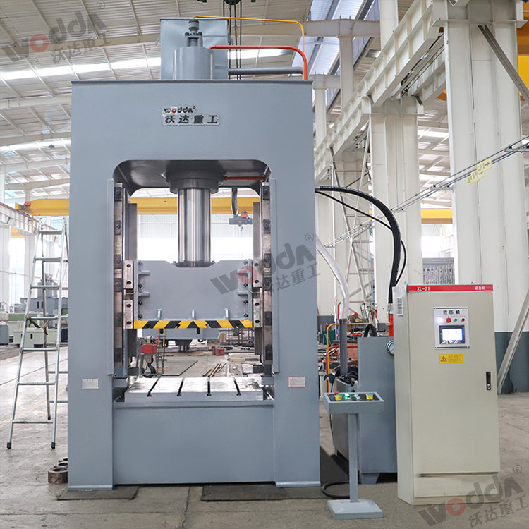 200吨框架液压机(图2) 200吨框架液压机(图2)