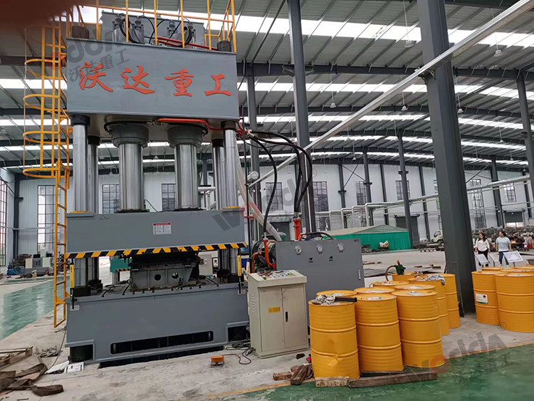 800吨四柱液压机客户现场图 800吨四柱液压机客户现场图