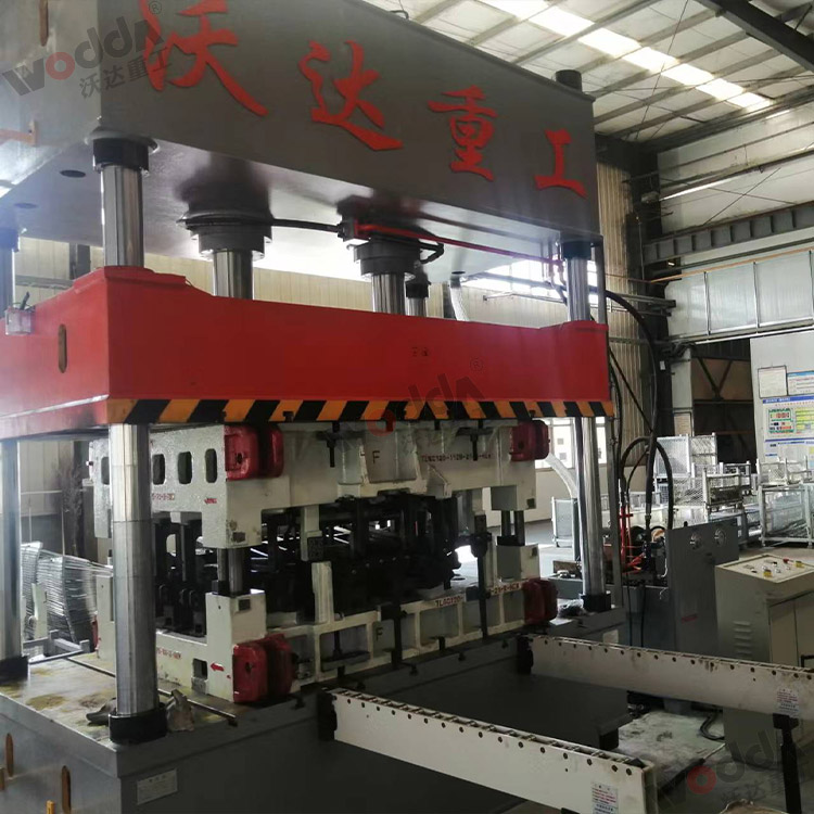 200吨汽车内饰件(门板)液压机(图2) 200吨汽车内饰件(门板)液压机(图2)