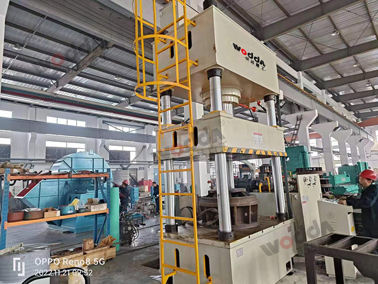 315吨汽车配件液压机(图2) 315吨汽车配件液压机(图2)