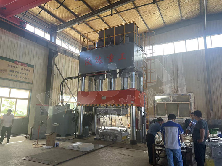 1500吨SMC汽车覆盖件成型液压机(图4) 1500吨SMC汽车覆盖件成型液压机(图4)