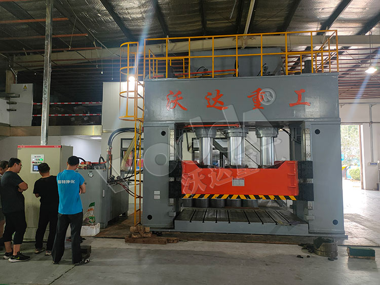 1000吨框架式薄板拉伸液压机客户现场 1000吨框架式薄板拉伸液压机客户现场