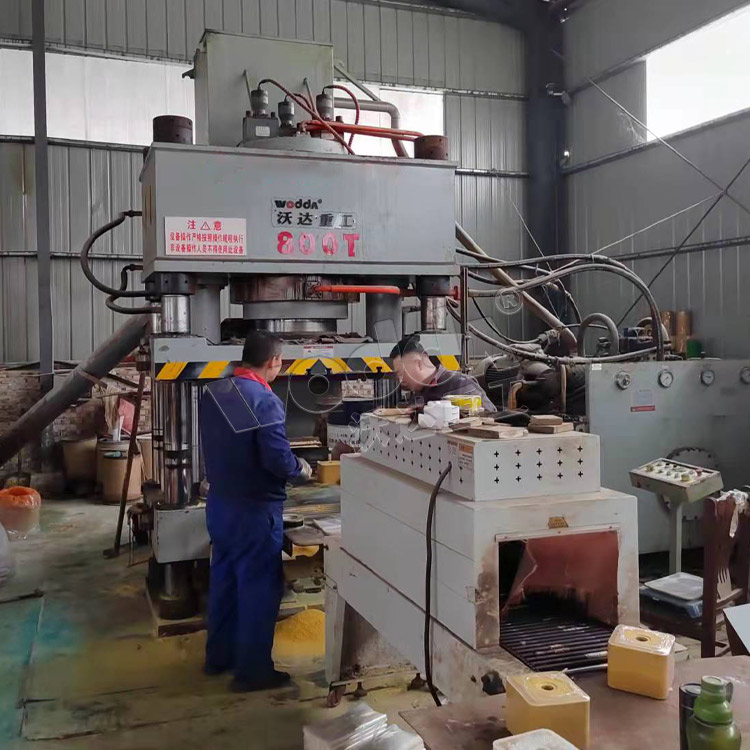 800吨盐砖机 800吨盐砖机