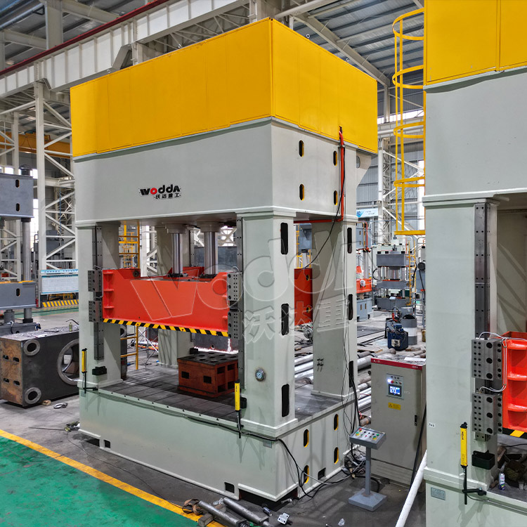 315吨汽车内饰件成型液压机车间实物 315吨汽车内饰件成型液压机车间实物