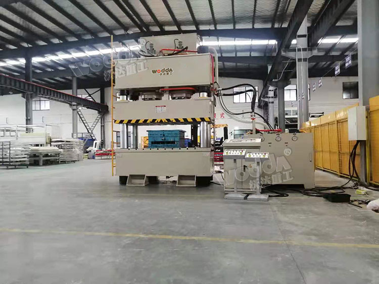 800吨汽车配件成型液压机 800吨汽车配件成型液压机