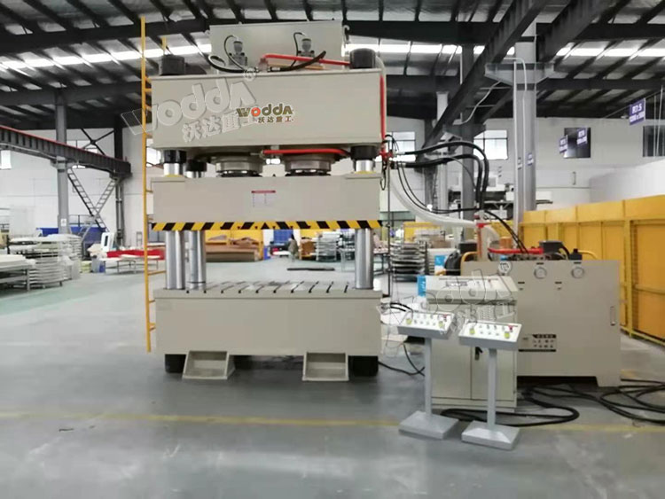 800吨四柱液压机冲压汽车配件成型客户车间 800吨四柱液压机冲压汽车配件成型客户车间