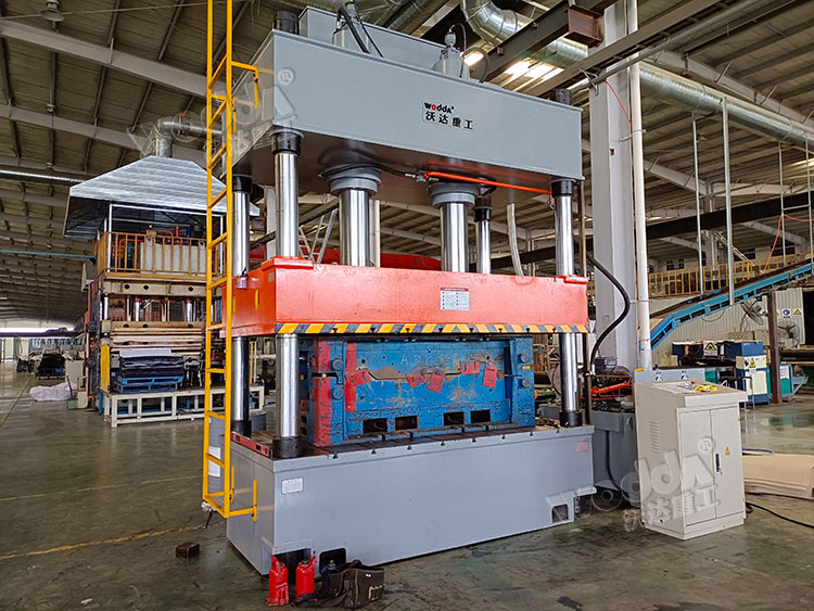 315吨液压机模压汽车内饰件 315吨液压机模压汽车内饰件