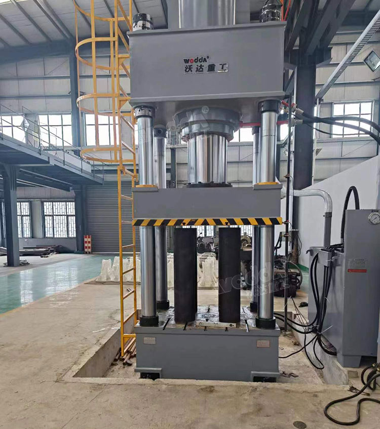 复合材料模压机客户车间现场 复合材料模压机客户车间现场