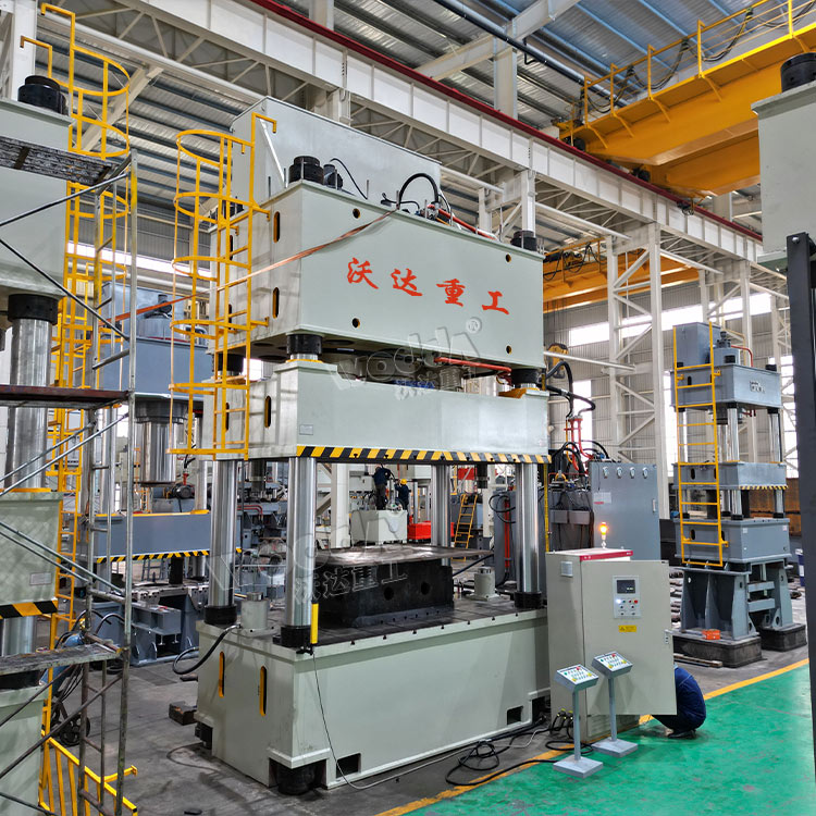 1500吨液压机车间调试 1500吨液压机车间调试