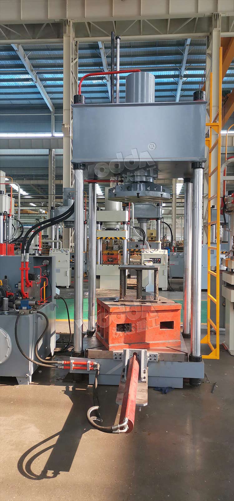 200吨两梁四柱液压机背面 200吨两梁四柱液压机背面