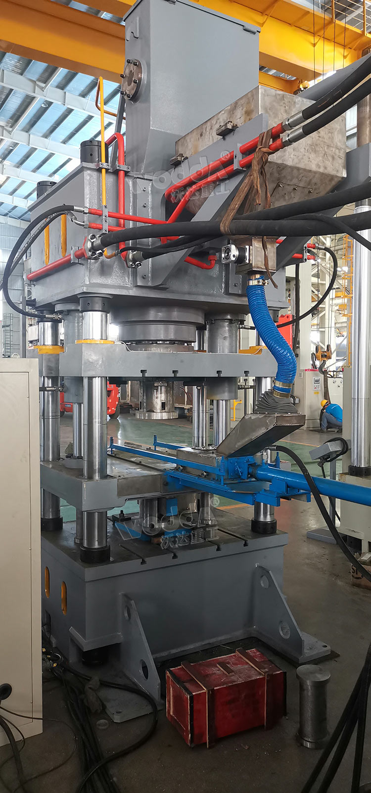 315吨四梁四柱液压机自动布料装置2 315吨四梁四柱液压机自动布料装置2