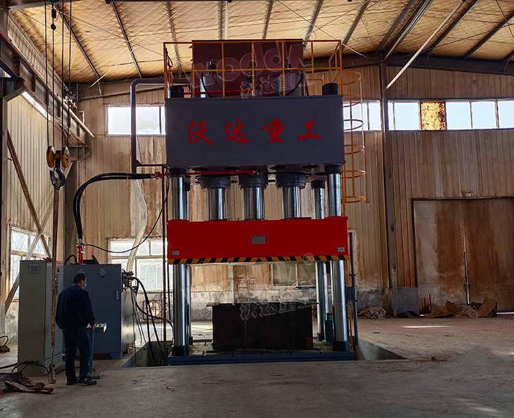 1500吨SMC工程车覆盖件模压成型液压机 1500吨SMC工程车覆盖件模压成型液压机