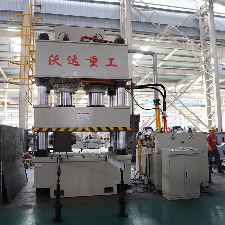 1000吨三梁四柱液压机车间调试 1000吨三梁四柱液压机车间调试