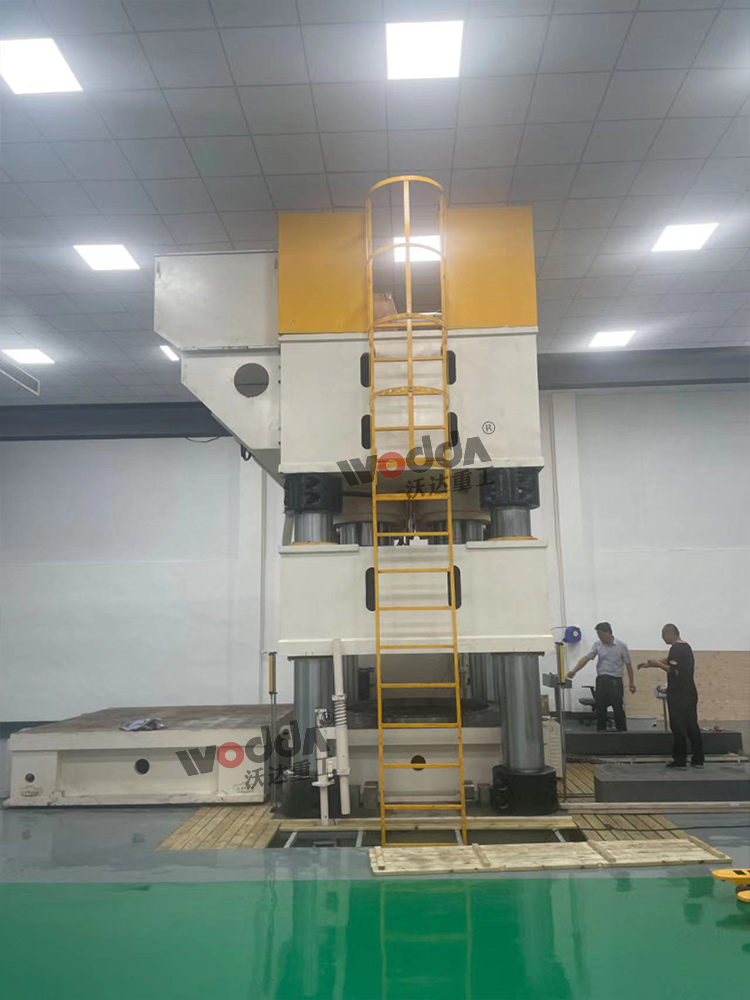 3000吨液压机侧面 3000吨液压机侧面