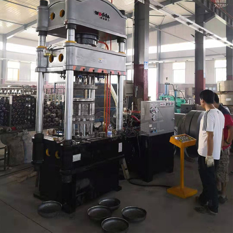 200吨煤气罐封头液压机 200吨煤气罐封头液压机