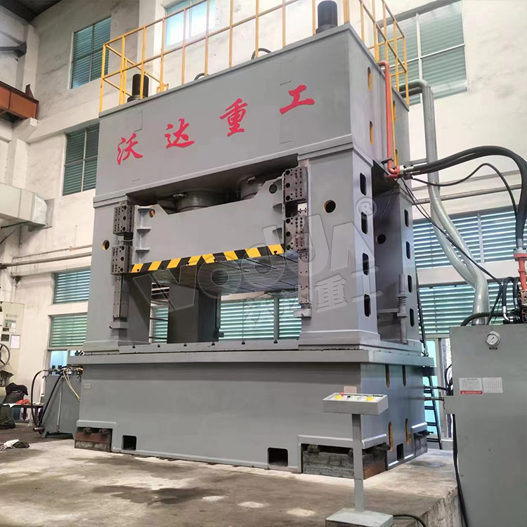 2000吨框架式液压机现场安装 2000吨框架式液压机现场安装