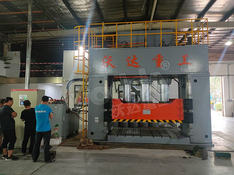 1000吨框架式液压机 1000吨框架式液压机