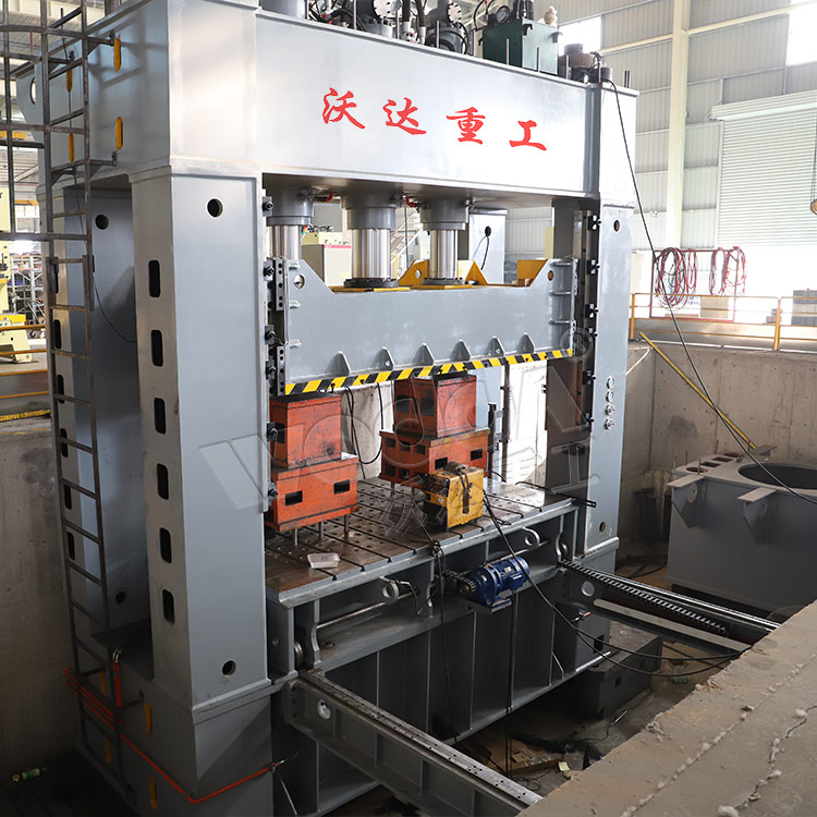 630吨框架式液压机车间实拍图 630吨框架式液压机车间实拍图