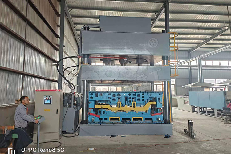 315吨汽车内饰件液压机台面3000*2000mm 315吨汽车内饰件液压机台面3000*2000mm