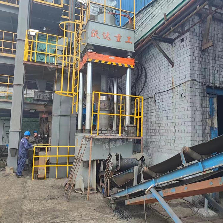 630吨活性炭成型液压机客户现场 630吨活性炭成型液压机客户现场