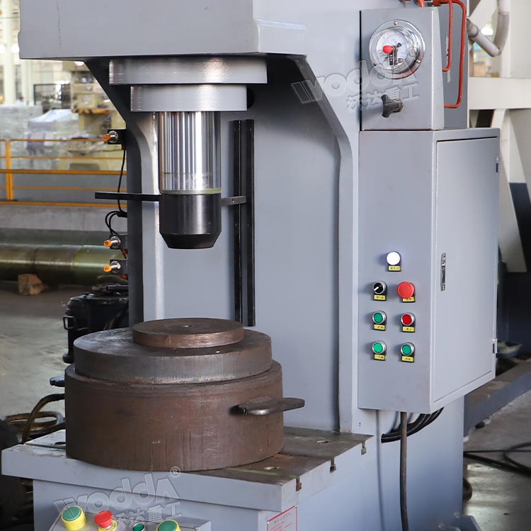 100T单柱液压机(压头式) 100T单柱液压机(压头式)