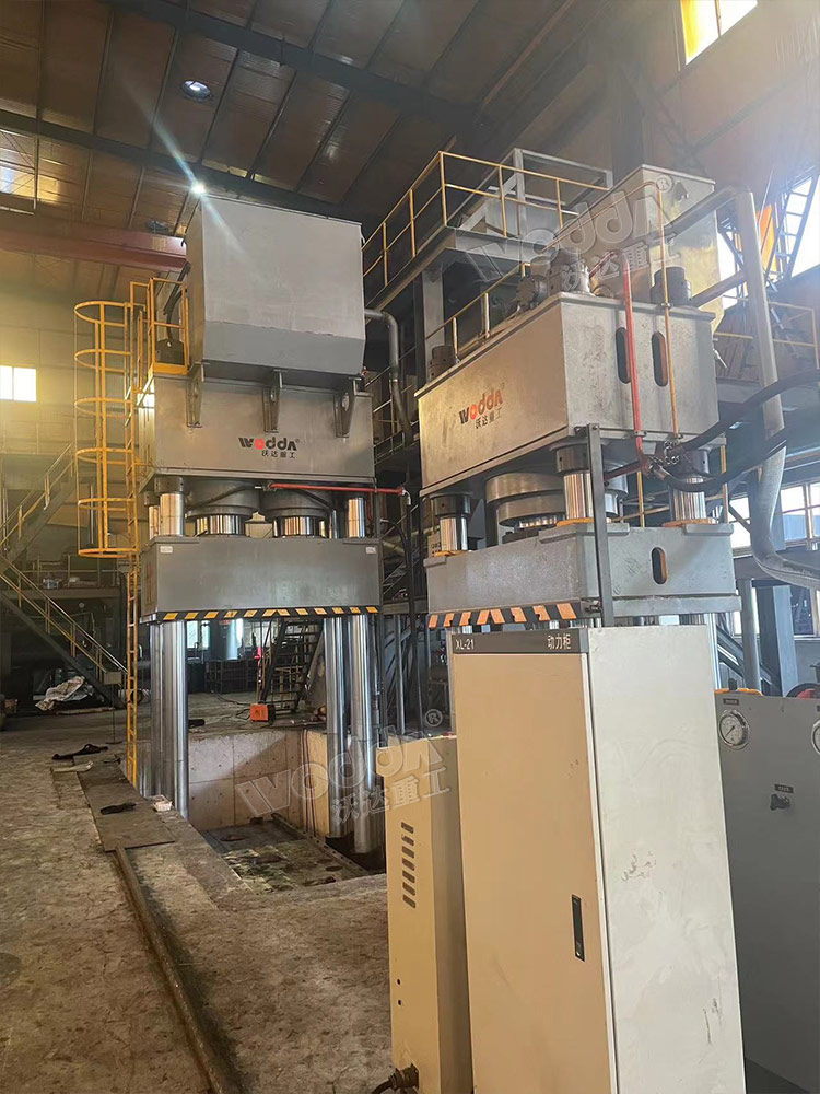 2000吨坩埚成型液压机 2000吨坩埚成型液压机