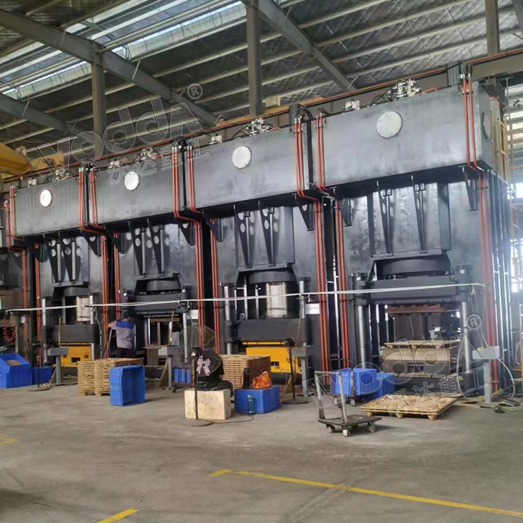 1800吨框架式液压机.jpg 1800吨框架式液压机.jpg