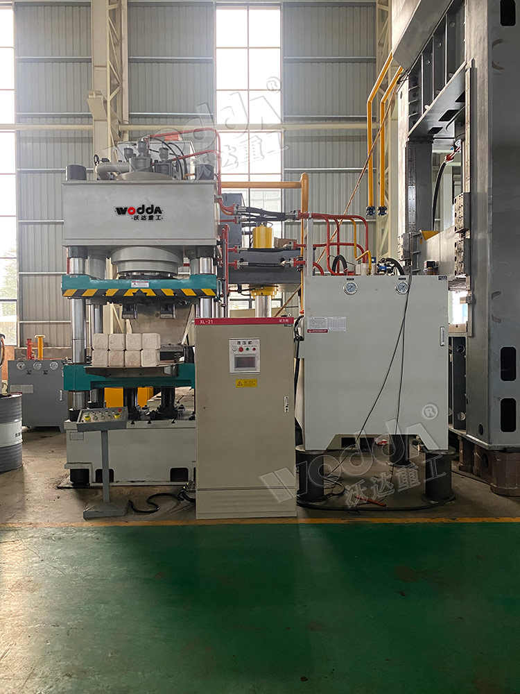 630吨牛羊舔砖机 630吨牛羊舔砖机