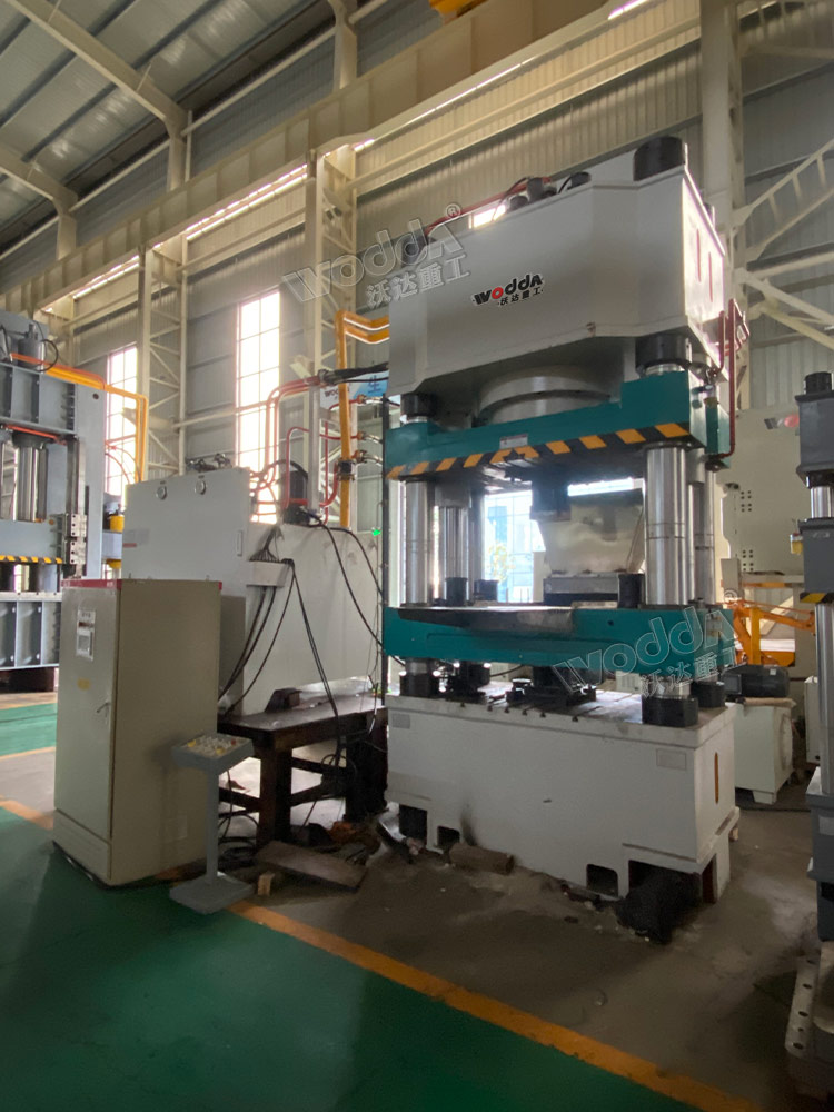 800吨牛羊舔砖液压机 800吨牛羊舔砖液压机