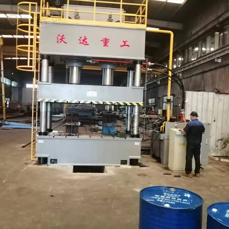 630吨四柱液压机 630吨四柱液压机