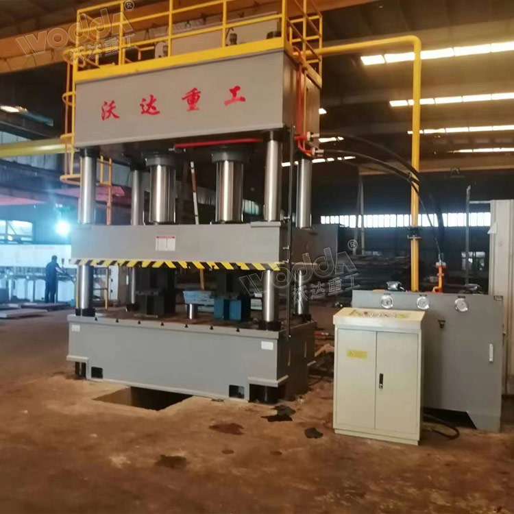 630吨四柱液压机客户现场图 630吨四柱液压机客户现场图